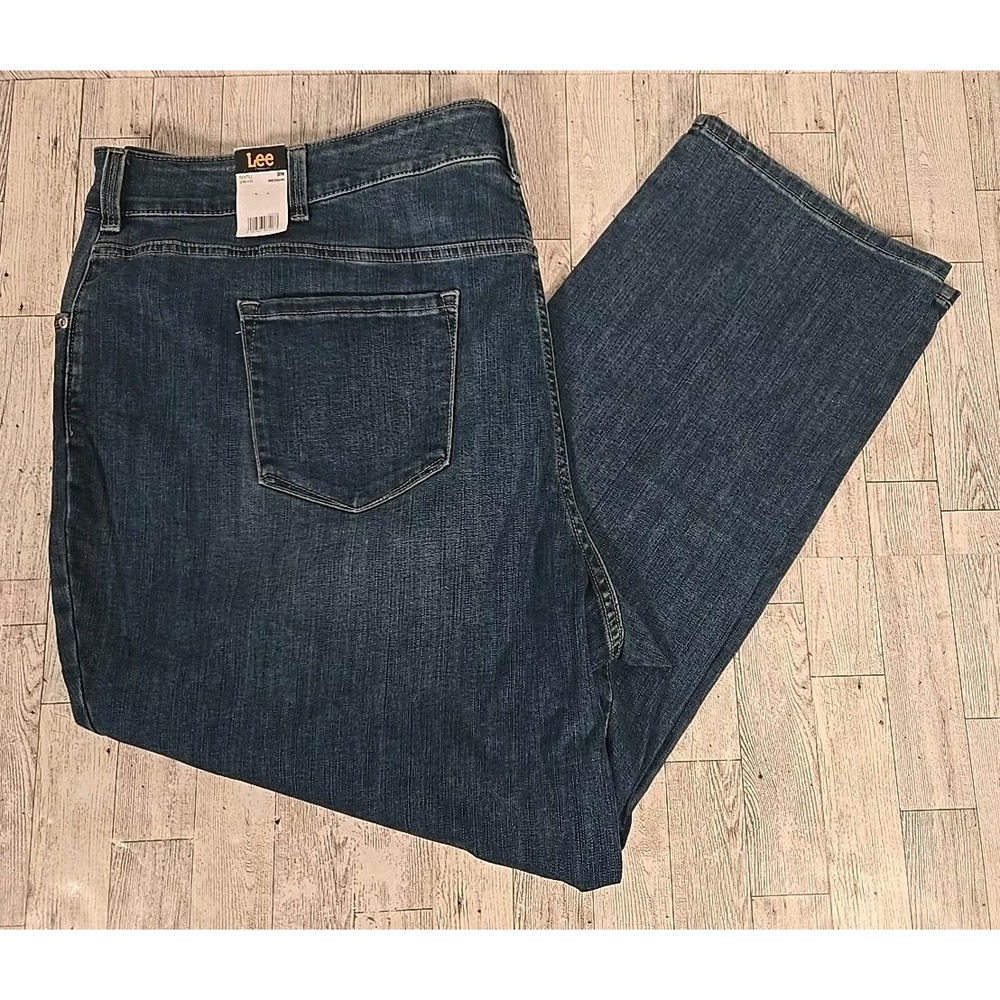 Lee Jeans 30 Womens Straight Leg Relaxed Fit Medium Wash Style Seattle NEW